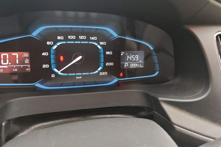 Used Roewe 360 2015 1.5L Automatic Luxury Edition Odometer Close Up