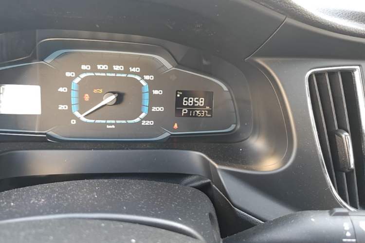 Used Roewe 360 2015 1.5L Automatic Luxury Edition Odometer Close Up