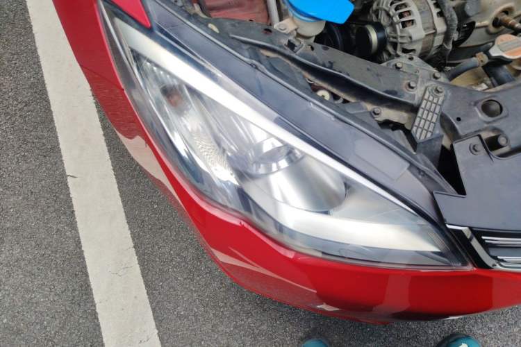 Used Roewe 360 2015 1.5L Automatic Luxury Edition Right Front Headlight