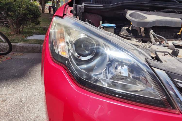 Used Roewe 360 2015 1.5L Automatic Luxury Edition Right Front Headlight