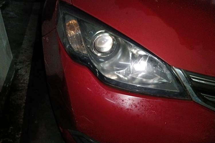 Used Roewe 360 2015 1.5L Automatic Luxury Edition Right Front Headlight