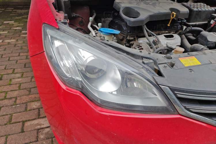 Used Roewe 360 2015 1.5L Automatic Luxury Edition Right Front Headlight