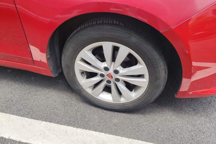 Used Roewe 360 2015 1.5L Automatic Luxury Edition Right Front Wheel Hub