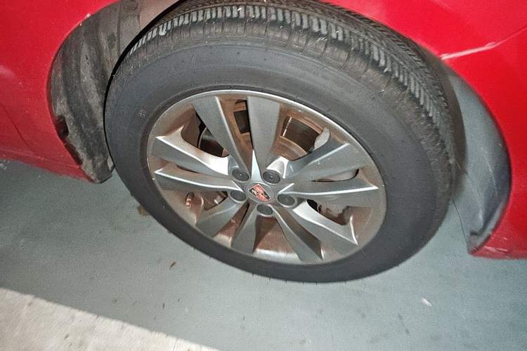 Used Roewe 360 2015 20T TST Deluxe Edition Right Front Wheel Hub