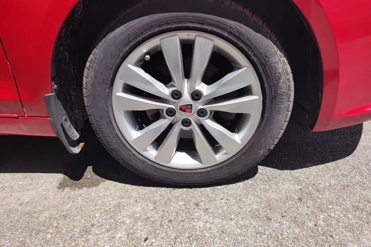 Used Roewe 360 2015 1.5L Automatic Luxury Edition Right Front Wheel Hub