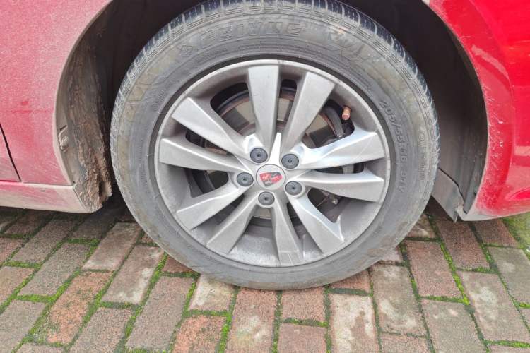 Used Roewe 360 2015 1.5L Automatic Luxury Edition Right Front Wheel Hub