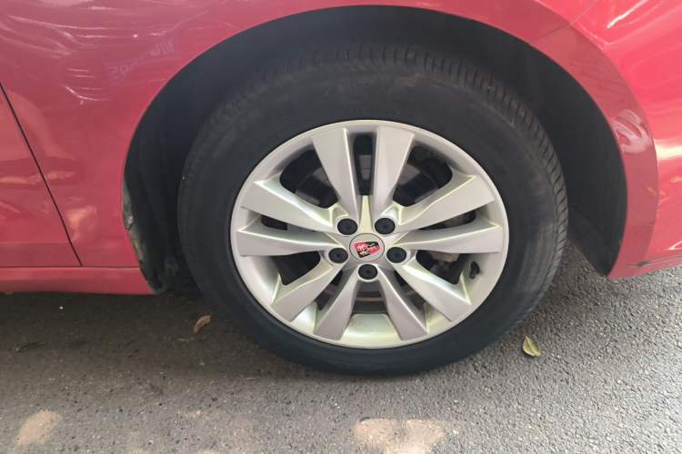 Used Roewe 360 2015 1.5L Manual Luxury Edition Right Front Wheel Hub