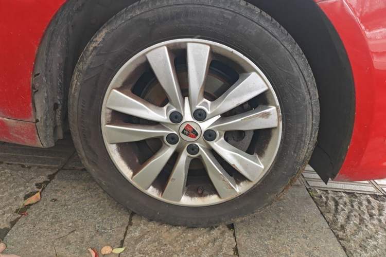 Used Roewe 360 2015 1.5L Automatic Luxury Edition Right Front Wheel Hub