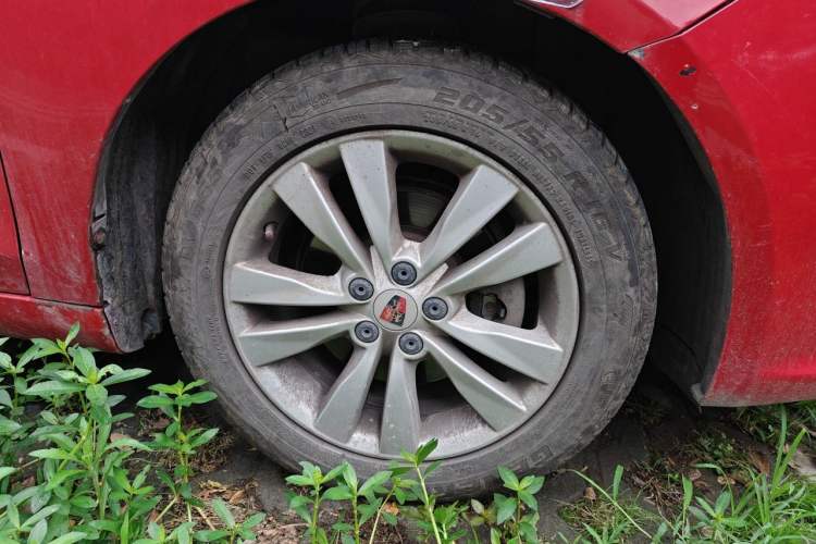 Used Roewe 360 2015 1.5L Automatic Luxury Edition Right Front Wheel Hub