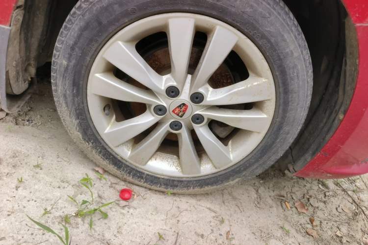 Used Roewe 360 2015 1.5L Manual Luxury Edition Right Front Wheel Hub