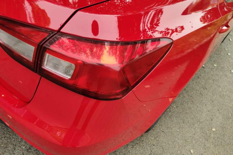 Used Roewe 360 2015 1.5L Automatic Luxury Edition Right Rear Taillight