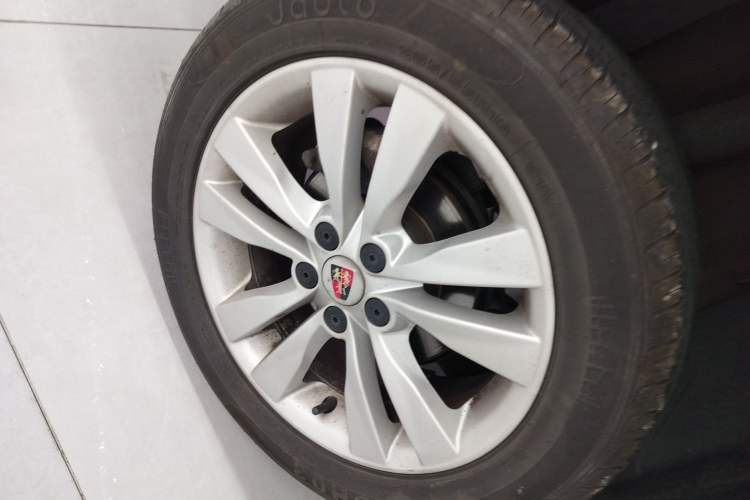 Used Roewe 360 2015 1.5L Automatic Luxury Edition Right Rear Wheel Hub