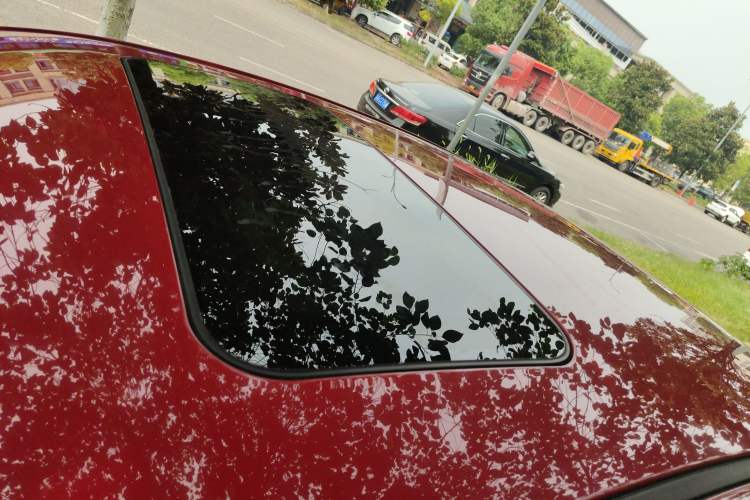 Used Roewe 360 2015 1.5L Automatic Luxury Edition Roof