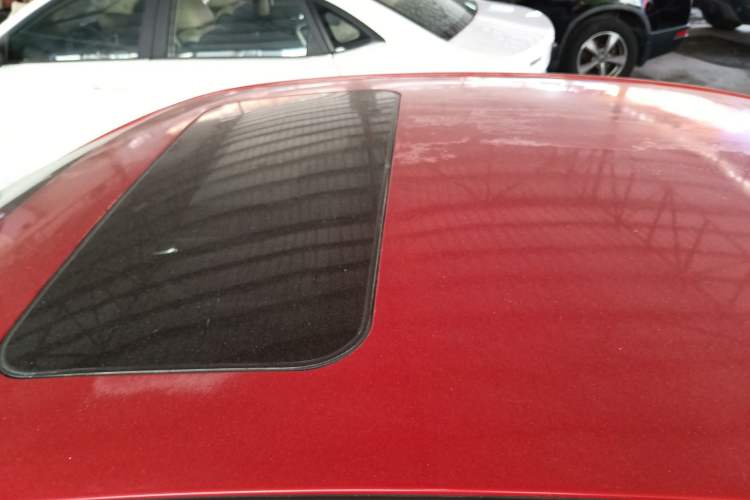 Used Roewe 360 2015 1.5L Automatic Luxury Edition Roof