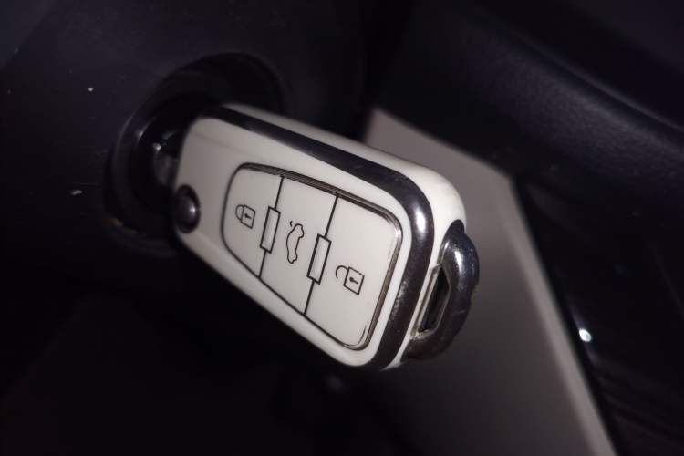 Used Roewe 360 2015 1.5L Automatic Luxury Edition Vehicle Key