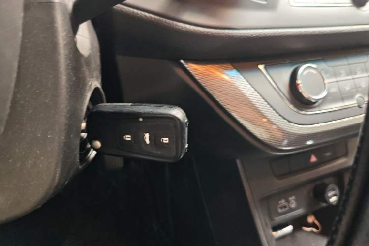 Used Roewe 360 2015 1.5L Automatic Luxury Edition Vehicle Key