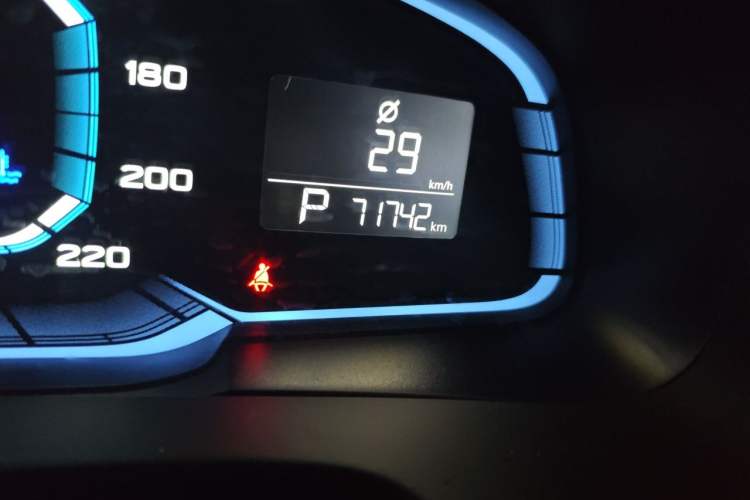 Used Roewe 360 2015 1.5L Automatic Luxury Edition Odometer Close Up