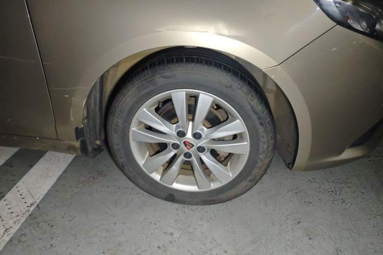 Used Roewe 360 2015 1.5L Automatic Luxury Edition Right Front Wheel Hub