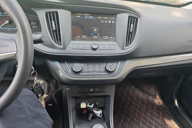 Used Roewe 360 2015 1.5L Manual Luxury Edition Audio And AC Panel