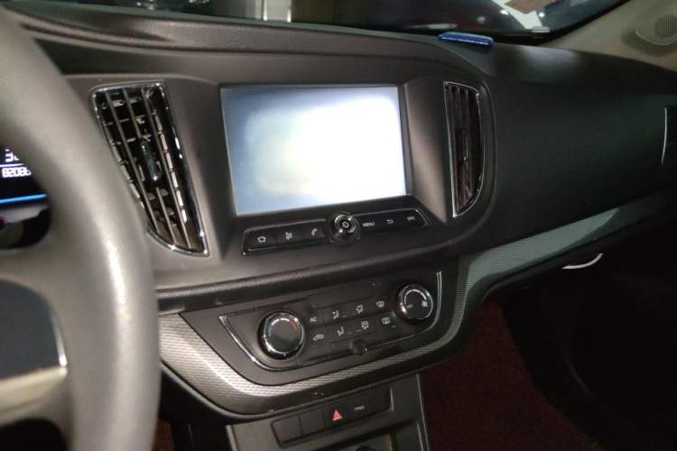 Used Roewe 360 2015 1.5L Automatic Luxury Edition Audio And AC Panel