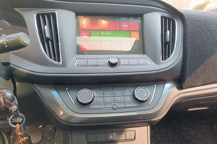 Used Roewe 360 2015 1.5L Manual Luxury Edition Audio And AC Panel