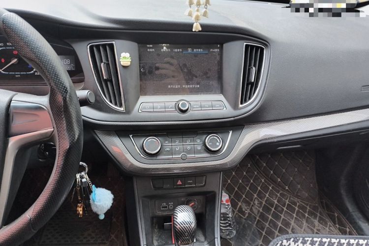 Used Roewe 360 2015 1.5L Automatic Luxury Edition Audio And AC Panel