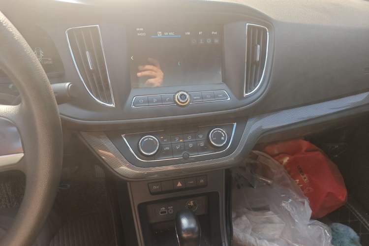 Used Roewe 360 2015 20T TST Deluxe Edition Audio And AC Panel