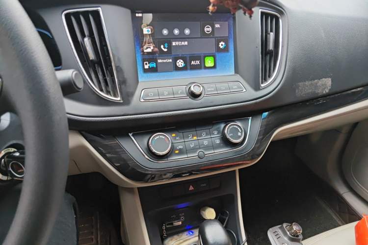 Used Roewe 360 2015 1.5L Automatic Luxury Edition Audio And AC Panel