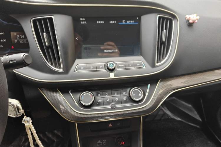 Used Roewe 360 2015 1.5L Automatic Luxury Edition Audio And AC Panel