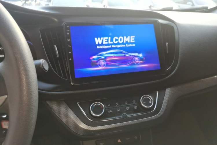 Used Roewe 360 2015 20T TST Deluxe Edition Audio And AC Panel