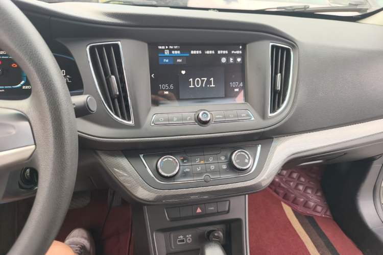 Used Roewe 360 2015 1.5L Automatic Luxury Edition Audio And AC Panel