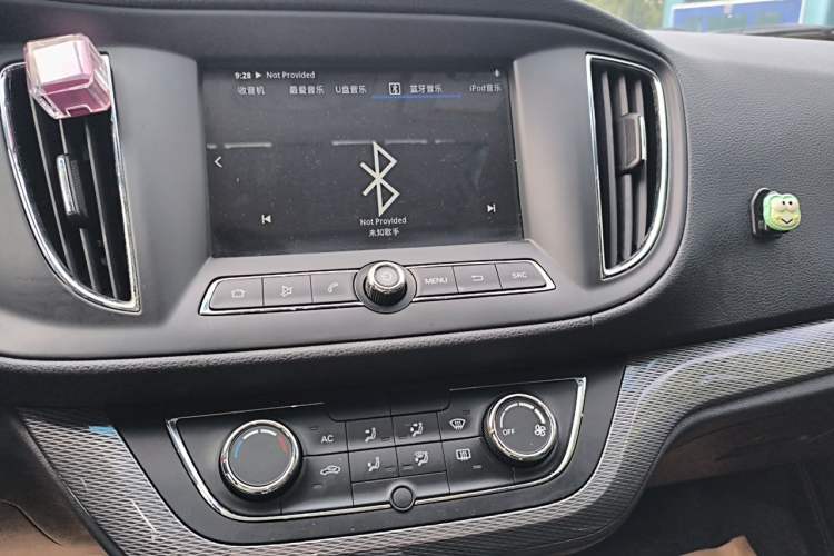 Used Roewe 360 2015 20T TST Deluxe Edition Audio And AC Panel