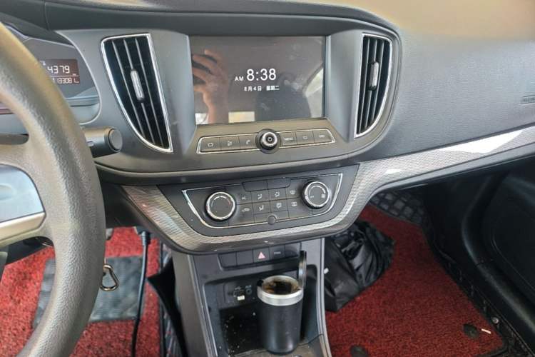 Used Roewe 360 2015 1.5L Automatic Luxury Edition Audio And AC Panel