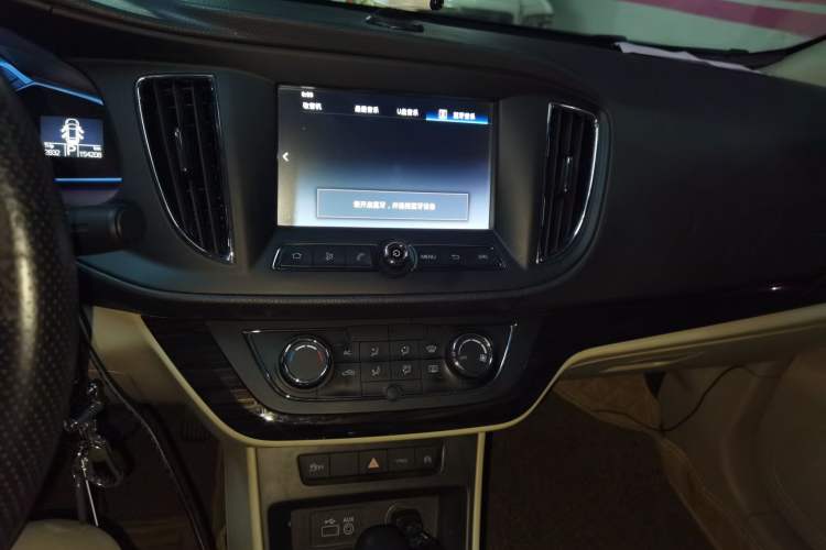 Used Roewe 360 2015 20T TST Deluxe Edition Audio And AC Panel