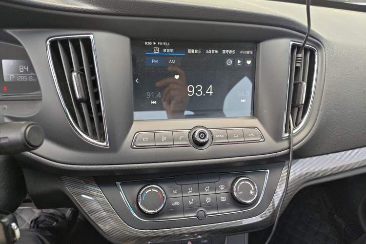 Used Roewe 360 2015 1.5L Automatic Luxury Edition Audio And AC Panel