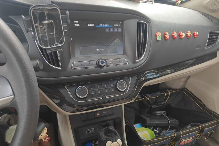 Used Roewe 360 2015 1.5L Automatic Luxury Edition Audio And AC Panel