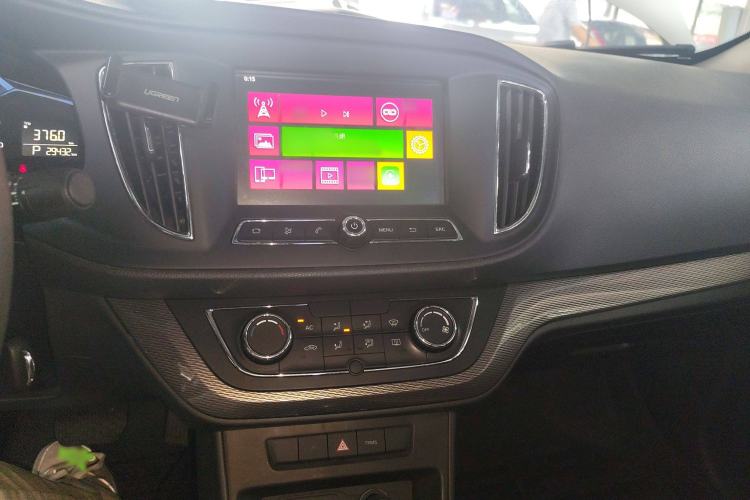 Used Roewe 360 2015 1.5L Automatic Luxury Edition Audio And AC Panel
