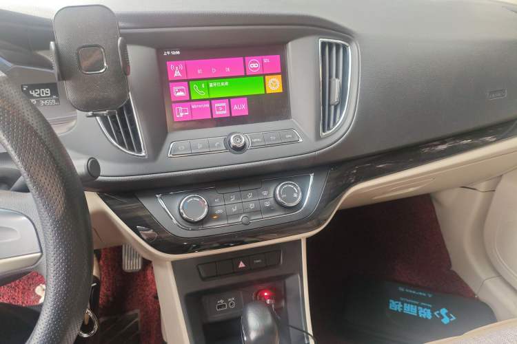 Used Roewe 360 2015 1.5L Automatic Luxury Edition Audio And AC Panel