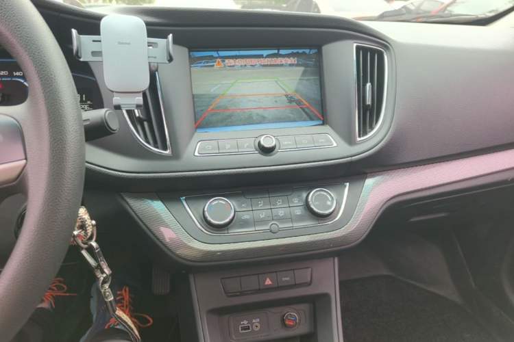 Used Roewe 360 2015 1.5L Manual Luxury Edition Audio And AC Panel