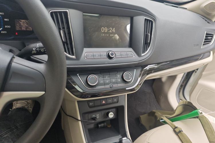 Used Roewe 360 2015 20T TST Deluxe Edition Audio And AC Panel