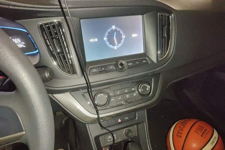 Used Roewe 360 2015 1.5L Automatic Luxury Edition Audio And AC Panel