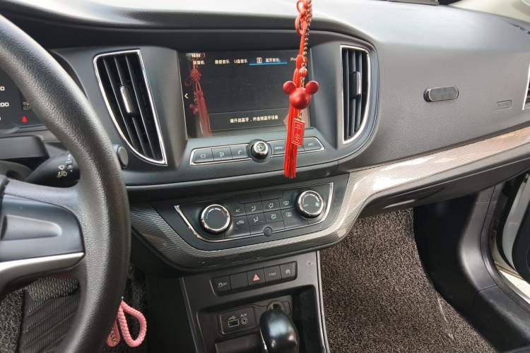 Used Roewe 360 2015 20T TST Deluxe Edition Audio And AC Panel