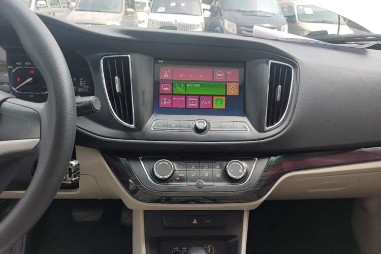 Used Roewe 360 2015 1.5L Automatic Luxury Edition Audio And AC Panel