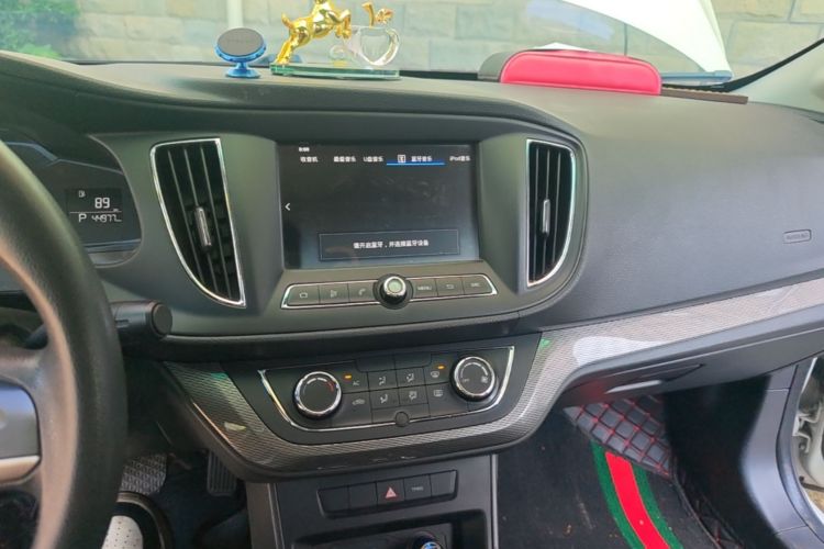 Used Roewe 360 2015 1.5L Automatic Luxury Edition Audio And AC Panel