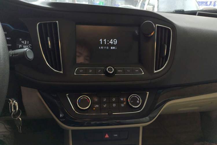 Used Roewe 360 2015 1.5L Automatic Luxury Edition Audio And AC Panel