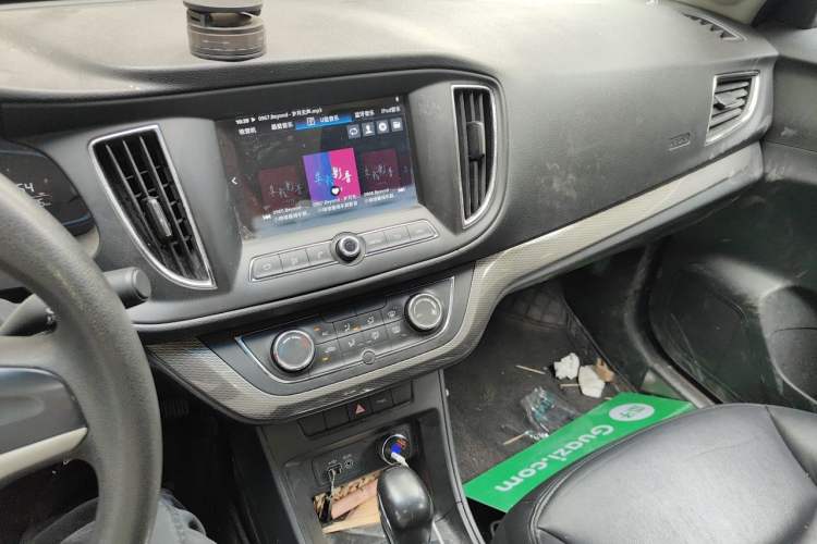 Used Roewe 360 2015 1.5L Automatic Luxury Edition Audio And AC Panel