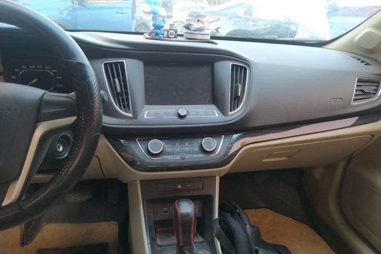Used Roewe 360 2015 1.5L Automatic Luxury Edition Audio And AC Panel