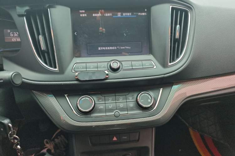 Used Roewe 360 2015 1.5L Manual Luxury Edition Audio And AC Panel