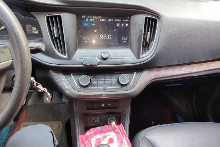 Used Roewe 360 2015 1.5L Manual Luxury Edition Audio And AC Panel