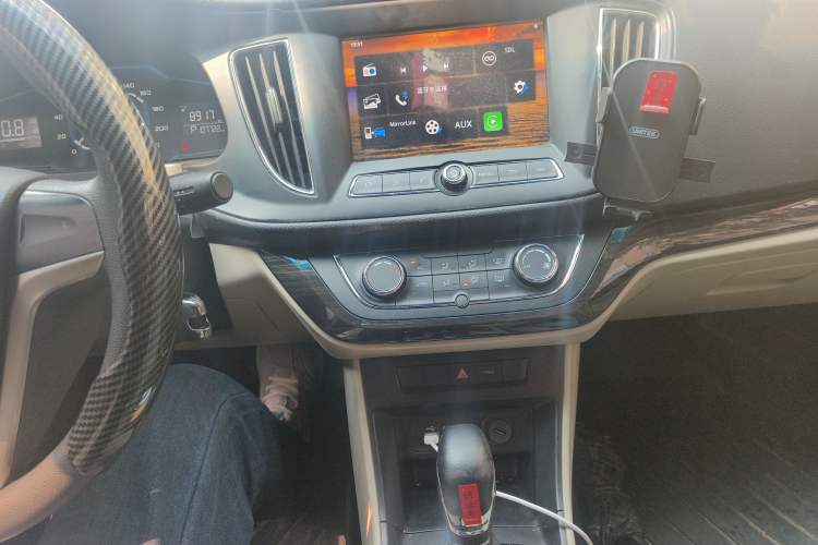 Used Roewe 360 2015 1.5L Automatic Luxury Edition Audio And AC Panel